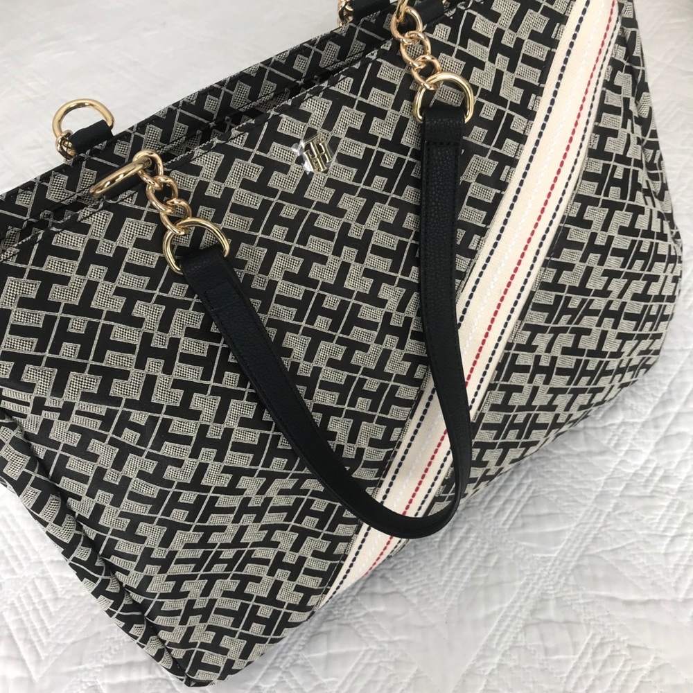 Final $ - NWT - TOMMY HILFIGER TOTE